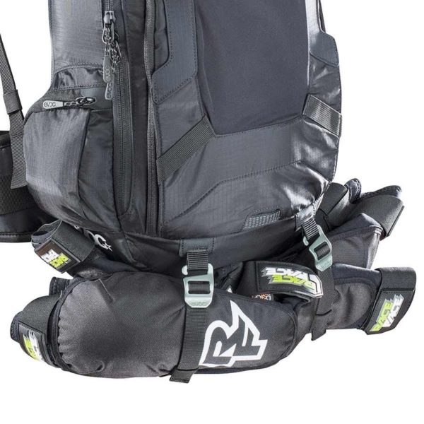 EVOC FR Trail Unlimited gear attached to bottom
