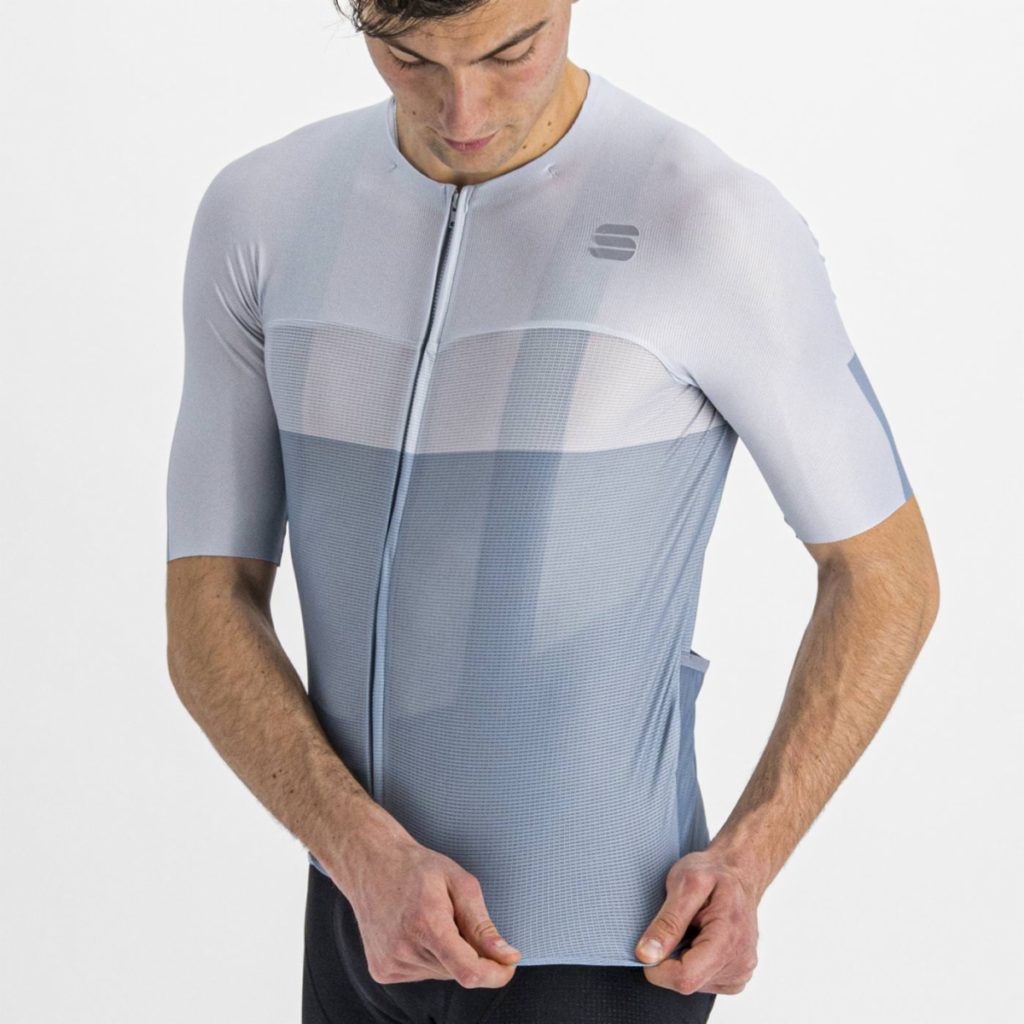 Sportful Light Pro Jersey tugging at front