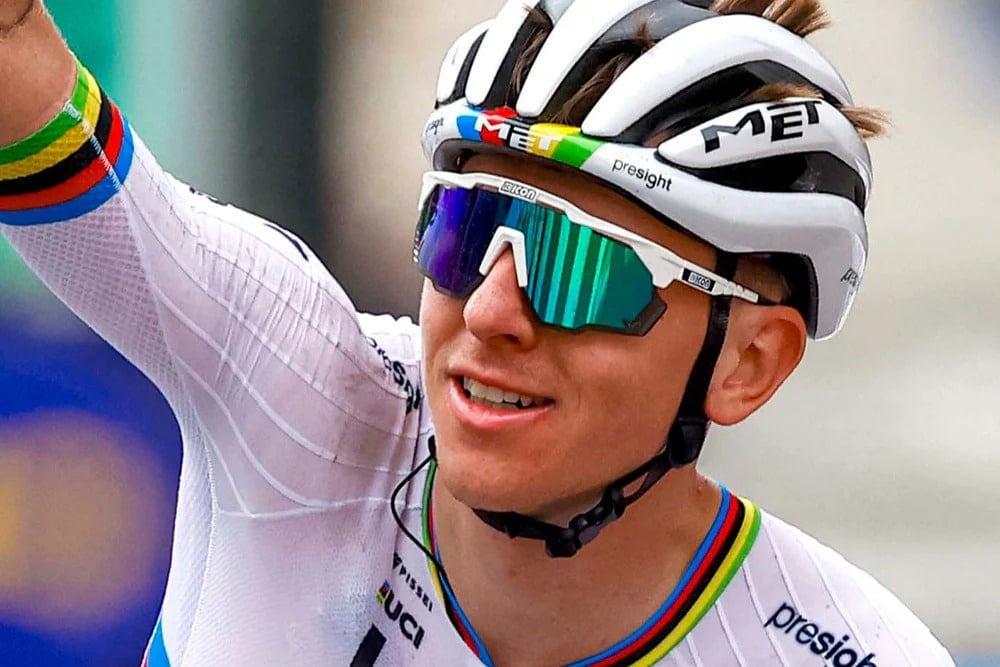 Tadej Pogacar wearing scicon aeroshade kunken glasses