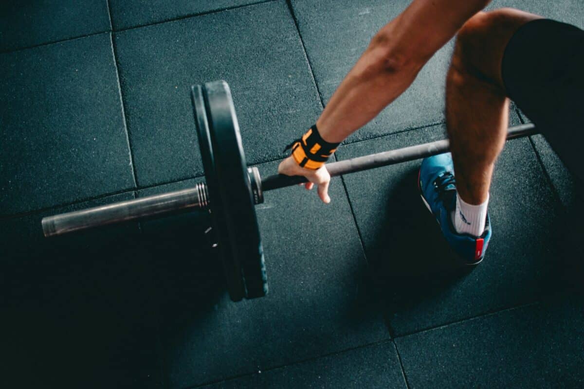 An athelete doing a deadlift in cycling strength training