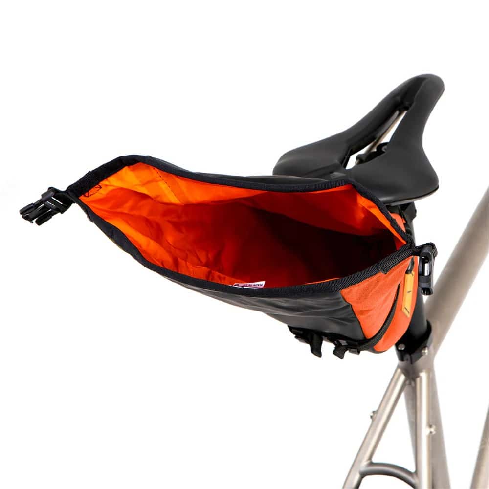 Restrap Saddle Pack 2.5L Orange open