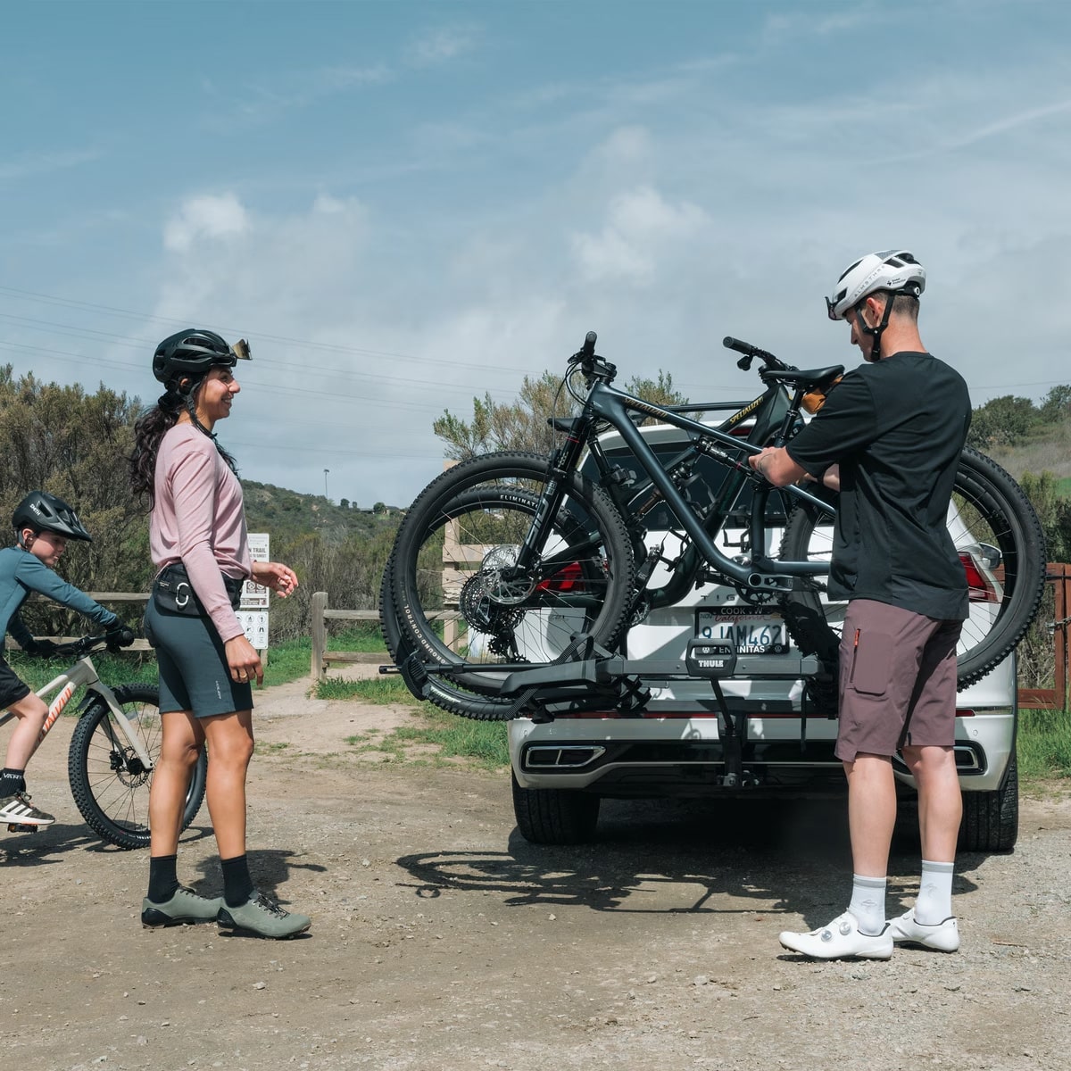 Thule OutPace 2-Bike Hitch Platform rack with people in parking lot